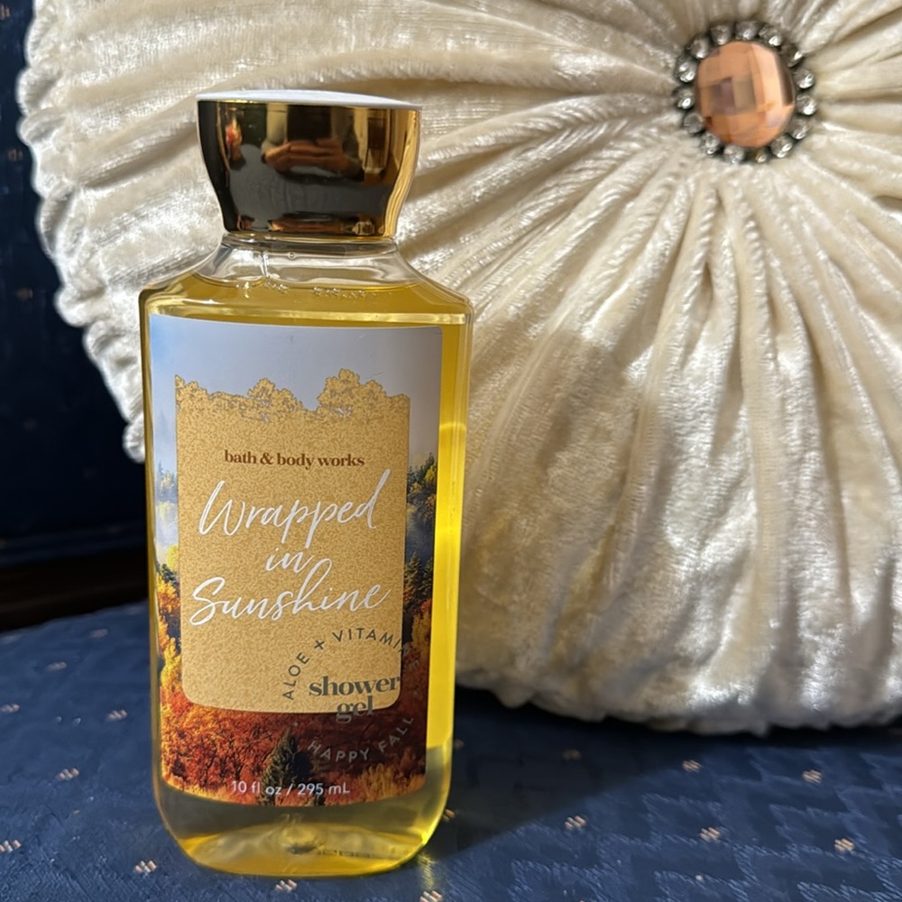 BATH & BODY WORKS SET. . . WRAPPED IN SUNSHINE SCENT - Picture 5 of 6